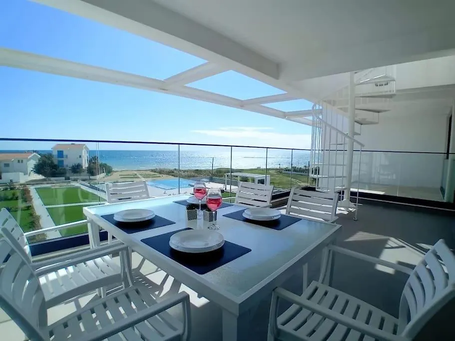 New Luxury Sea Front Apartment Perivolia Cypern